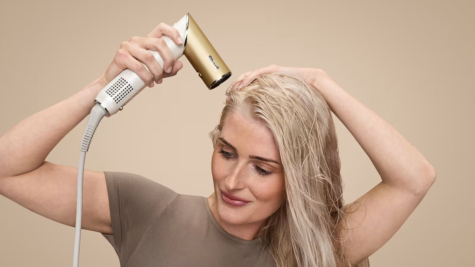 Tökéletes haj, nulla kompromisszum – Shark Glam 5‑in‑1!